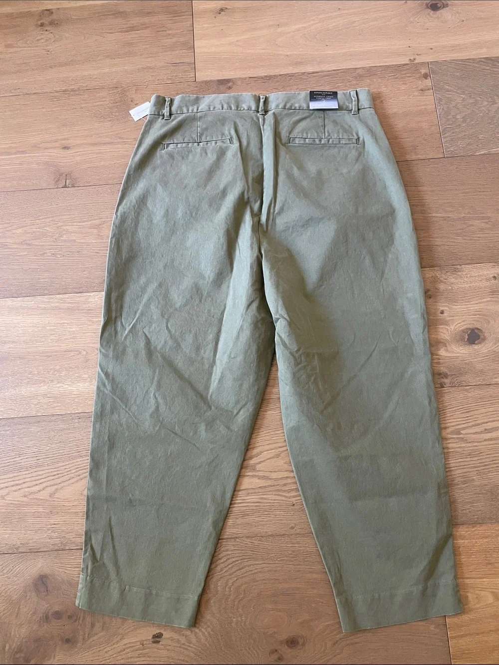 NWT - Banana Republic Chino Pleated Crop Pants Army green Plus Size 18